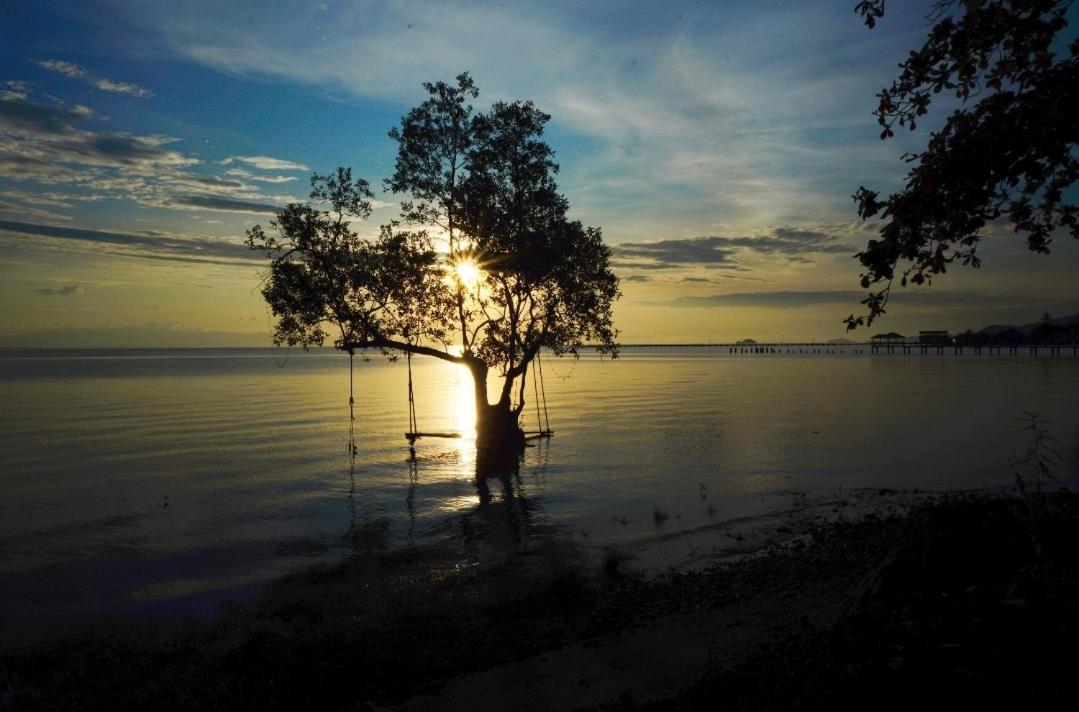 ホテル Baan Chid Talay チャン島 エクステリア 写真