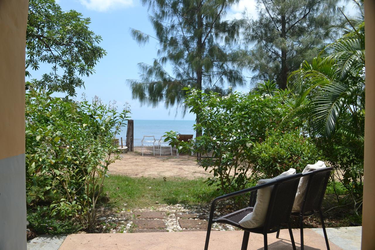 ホテル Baan Chid Talay チャン島 エクステリア 写真