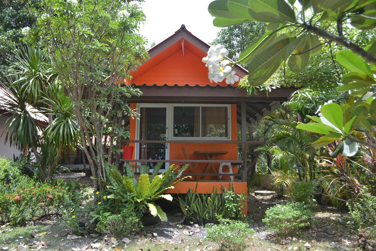 ホテル Baan Chid Talay チャン島 エクステリア 写真